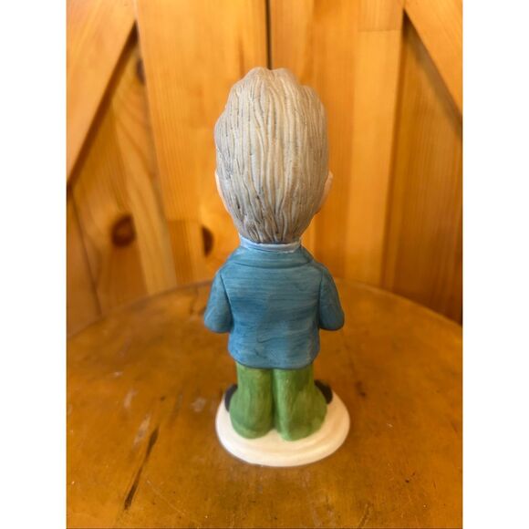 Royal Crown Porcelain Figurines 7.5"  Laurel Hardy (5589) Read - Picture 3 of 7